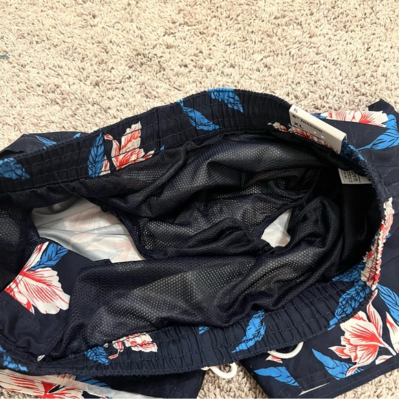 {old navy} NWT men’s floral swimsuit - Picture 4 of 7